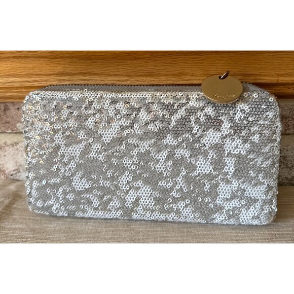 Deux Lux Silver Sequin Clutch Wallet Card Holder With Zip & Charm - Picture 2 of 16